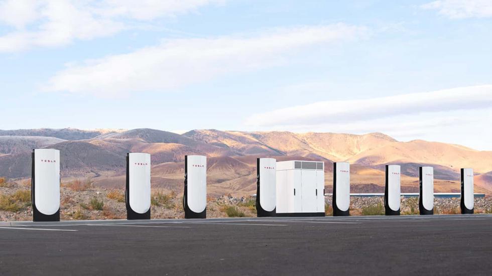 Πρεμιέρα για τους νέους υπερφορτιστές V4 500 kW της Tesla